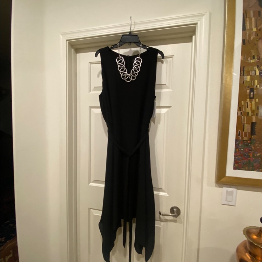 Karen Kane tie belted dress in black. SZ 2X. NWT